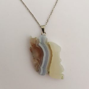 گردنبند نقشه ایران با سنگ شجر خراسان (نام مدل: آبشار)